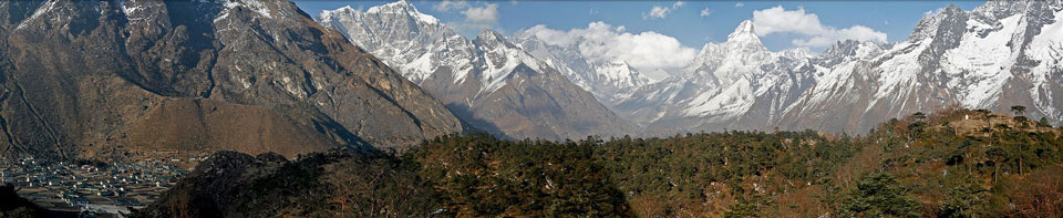 Monte Everest y otros picos cercanos en la cordillera del Himalaya